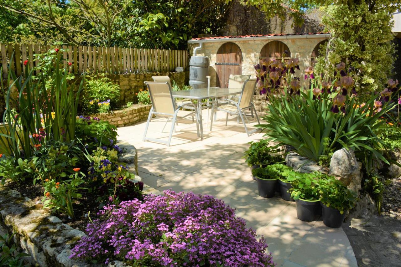 Les Noyers Aulnay Bed and Breakfast Aulnay  Εξωτερικό φωτογραφία